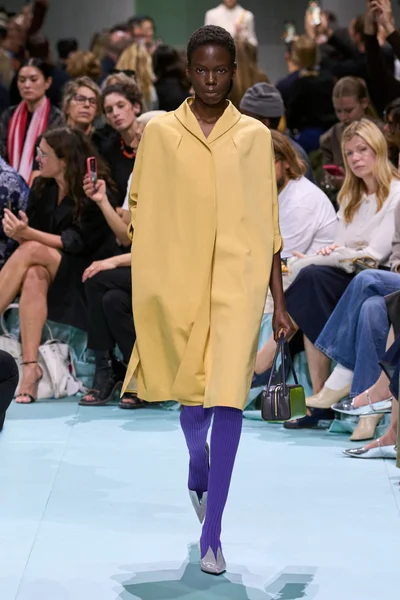 Look 30